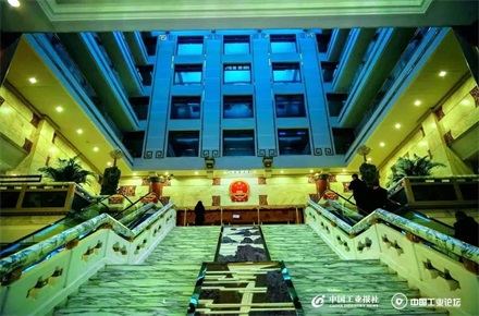 北京全國人大會議中心：華天成榮膺第十七屆中國工業(yè)論壇“廣東知名品牌”殊榮！