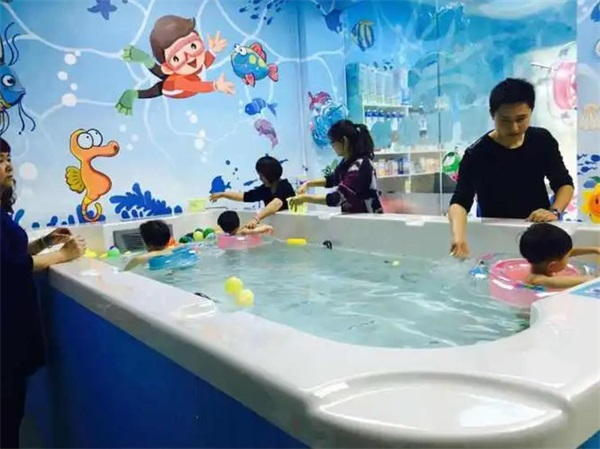 空氣能恒溫泳池系統讓幼兒洗浴更安全