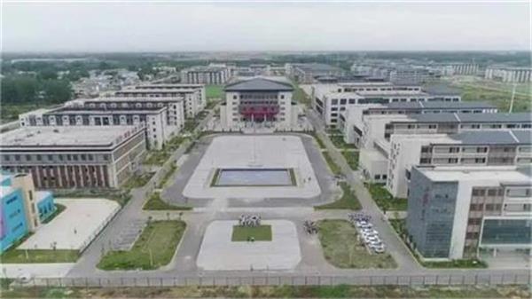 學校空氣源熱水系統：提供優質、穩定的熱水服務