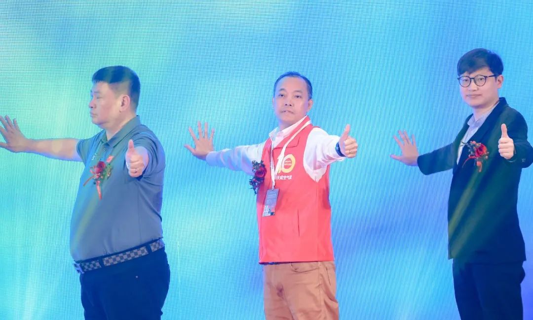 華天成實力冠名“2023第八屆中國泳池溫泉SPA行業年會”