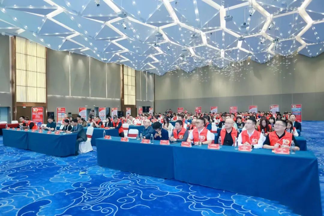 開啟中國泳池元年——2023第八屆華天成泳池溫泉SPA行業(yè)年會【領(lǐng)袖峰會】圓滿召開！