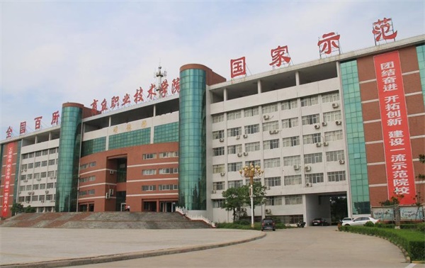 安裝空氣能熱水器，徹底的解決學(xué)校熱水需求難題