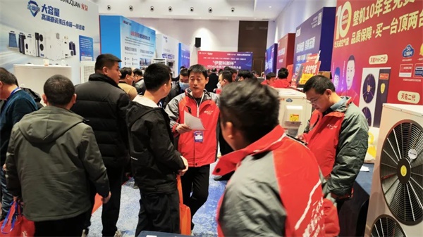 華天成閃耀泉城|榮膺2024年度清潔采暖行業(yè)領跑者