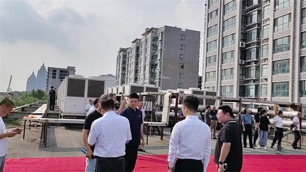 華天成閃耀泉城|榮膺2024年度清潔采暖行業(yè)領跑者