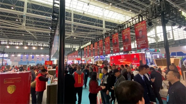 王者之姿 招招制勝|(zhì)中國熱泵展，華天成上演“王牌駕到”