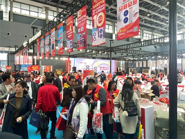 華天成強勢出擊：千平米展位震撼亮相，獲2024中國熱泵展"創新產品獎"殊榮