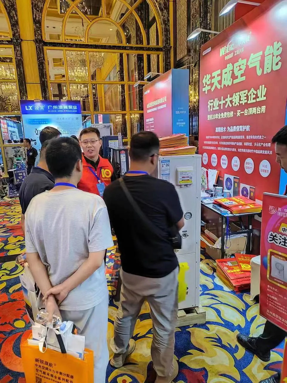 旺季沖鋒號響起，華天成山西熱泵展表現搶眼，"十年質保"備受推崇！