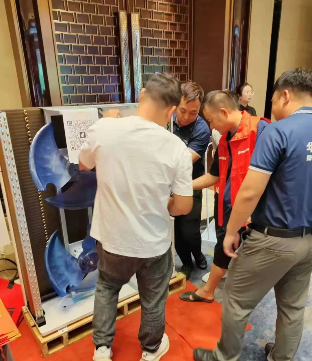 萌版“包十年”首秀鄭州展，華天成空氣能“整機10年全免費包修”再升級！