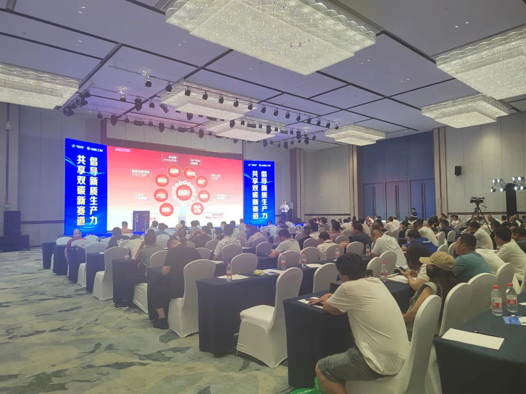 空氣能行業大事件?。　鞍辍眮砣菨侠?，大明湖畔見證華天成新紀元！