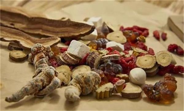 環(huán)保空氣能烘干機(jī)：中藥材的最佳伙伴