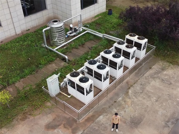學校冬季供暖，空氣能熱泵設備來啦